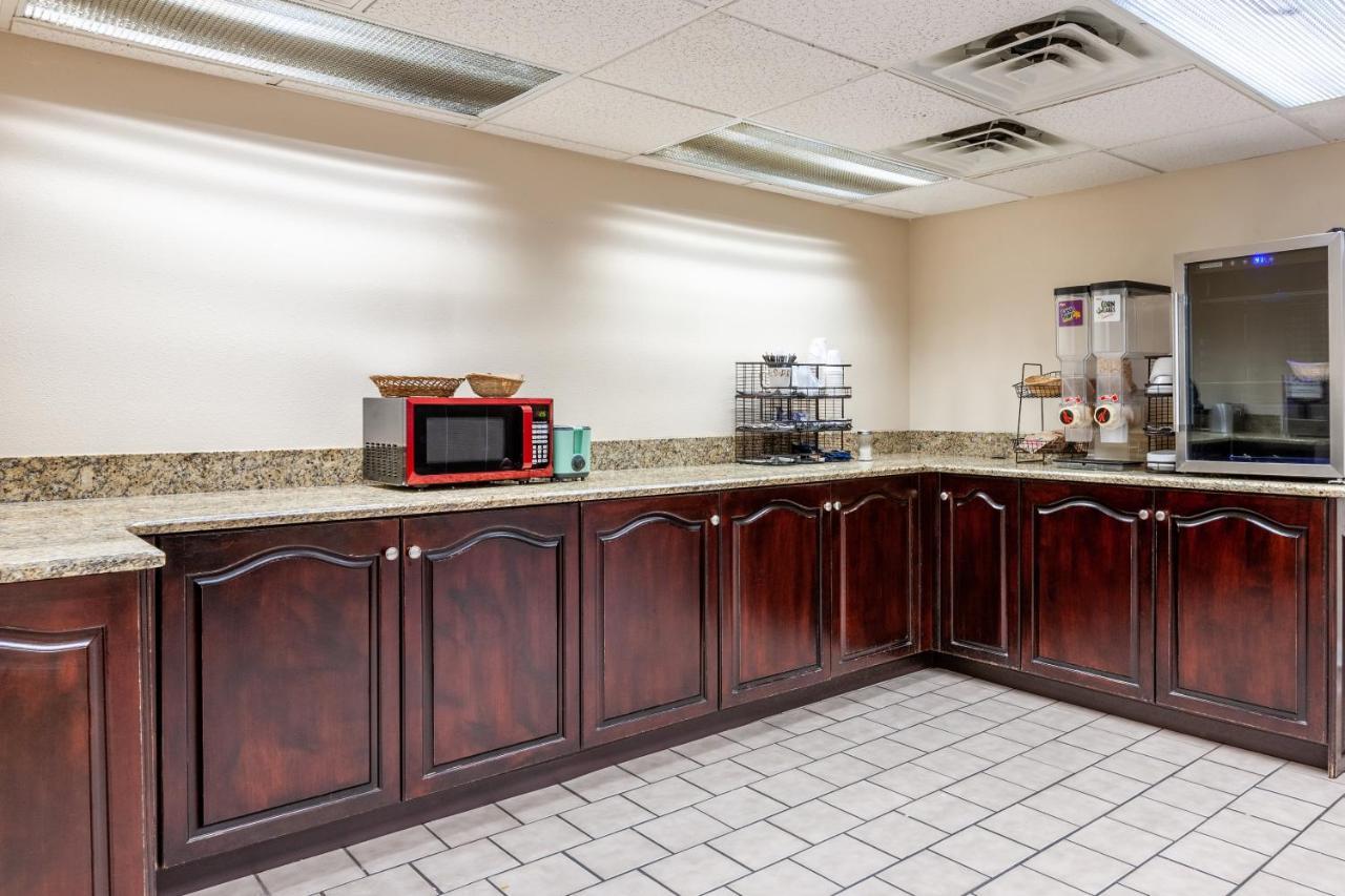 Red Roof Inn Fayetteville I-95 Bagian luar foto