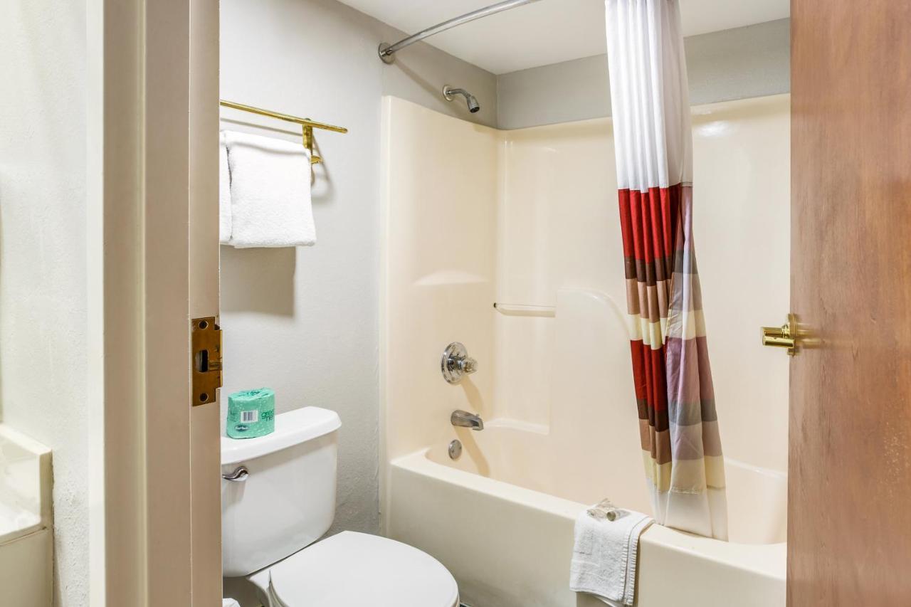 Red Roof Inn Fayetteville I-95 Bagian luar foto