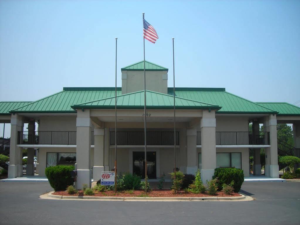 Red Roof Inn Fayetteville I-95 Bagian luar foto